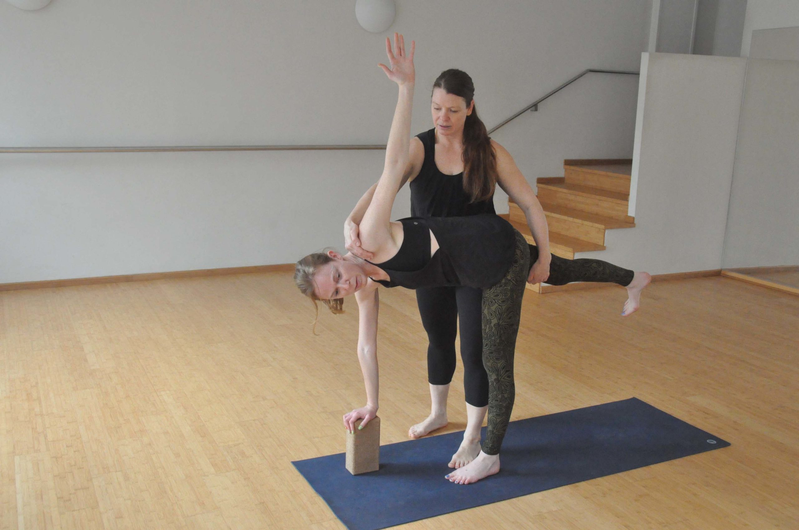 El Arte de Ajustar, ¿por qué es importante hacer ajustes en yoga?